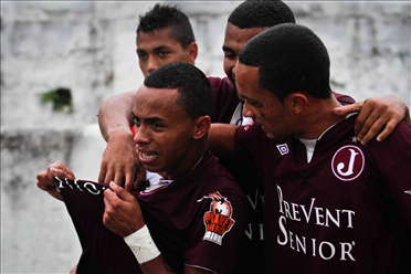Fernandinho comemora o gol. Foto: Ale Vianna